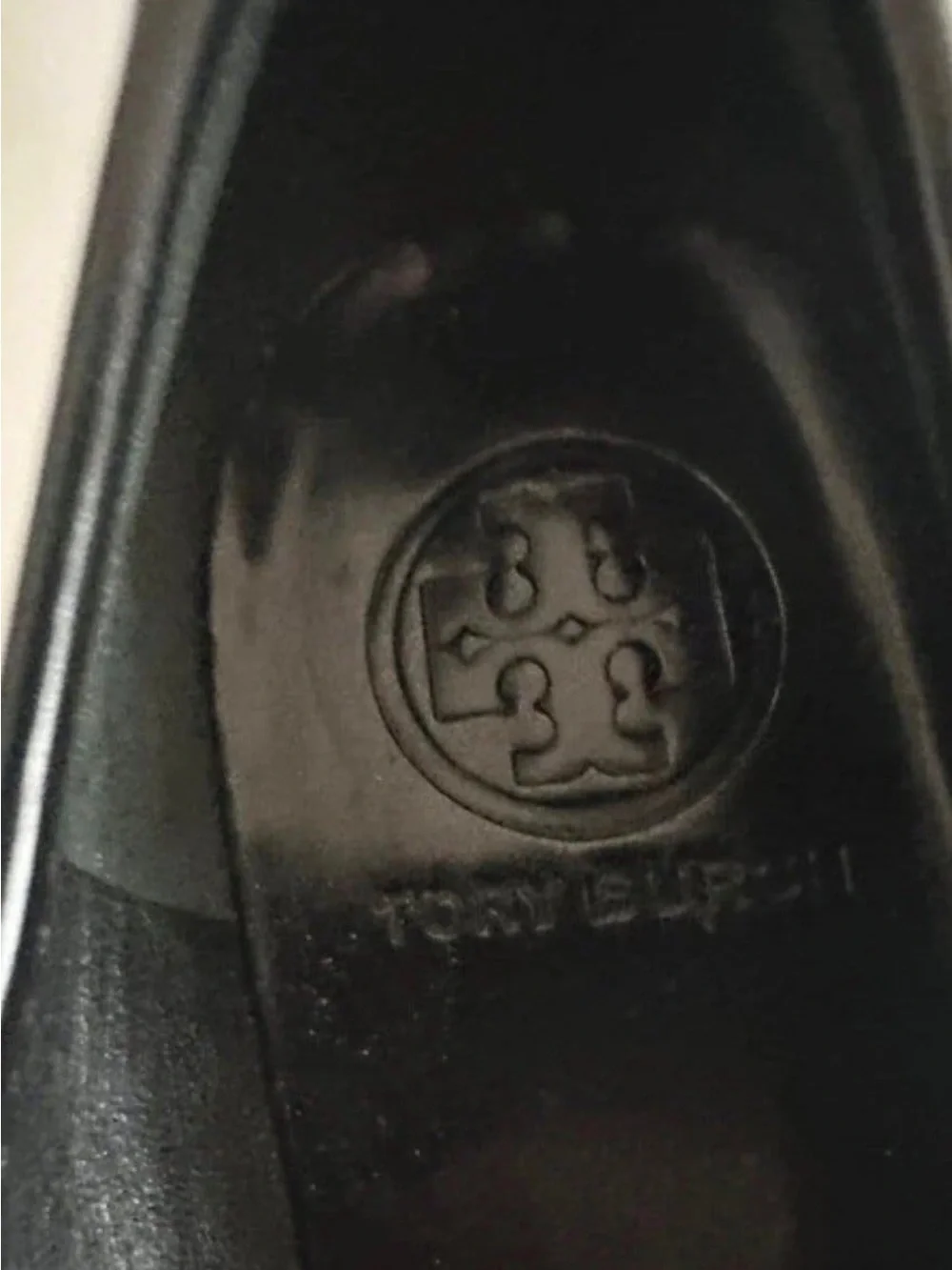 Tory Burch Polished Blk leather Penny Loafers with gold accent heal and logo EUC